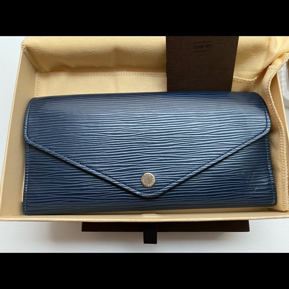 Louis Vuitton Epi leather long wallet in navy blue - Authentic
